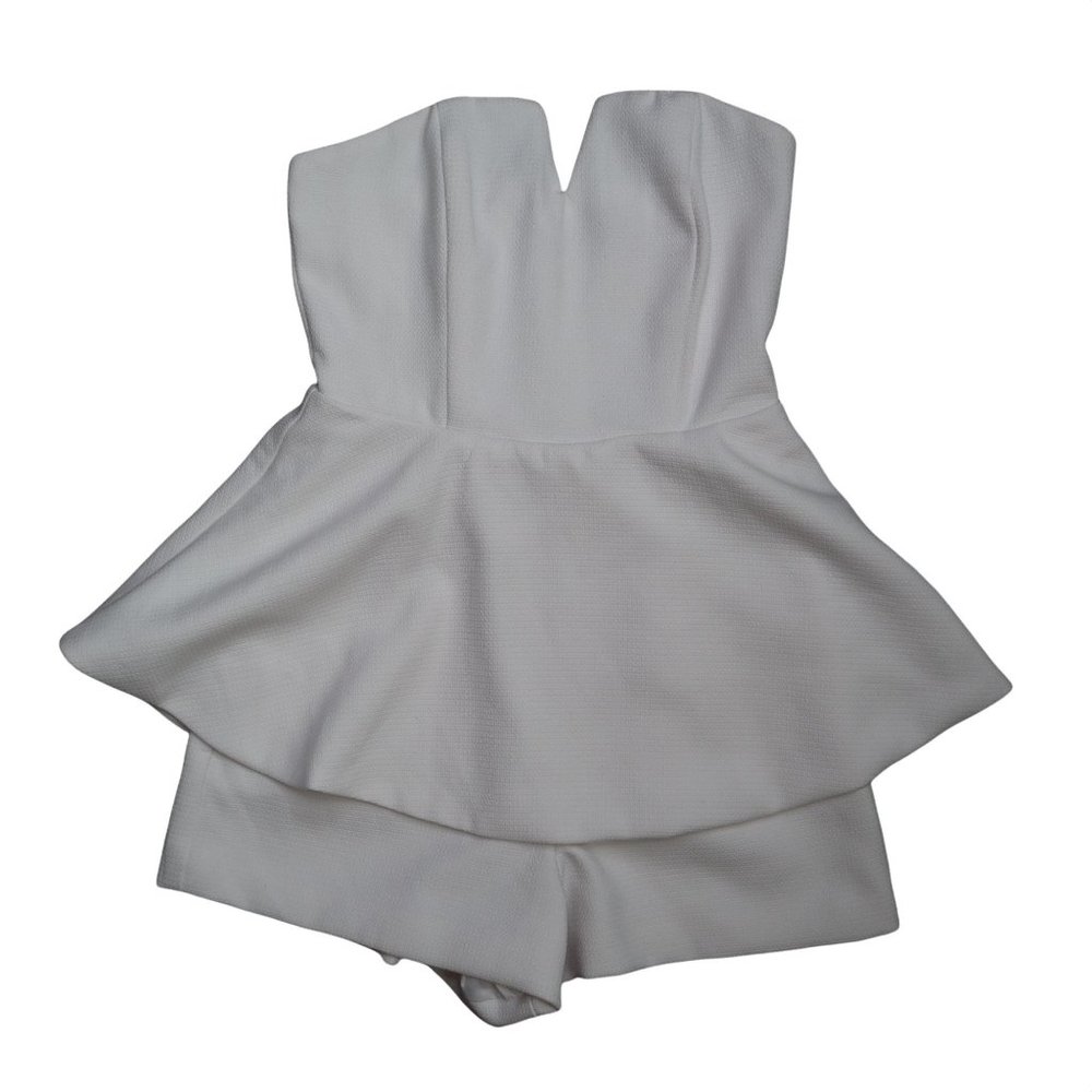 Lulus Where You Are White Strapless V-bar Romper Shorts Flare Women's Size XS